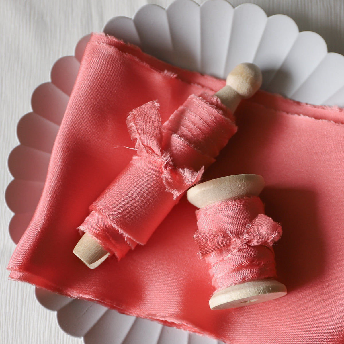 シルクリボン | Coral Pink | コーラルピンク | 結婚式の招待状や席札 