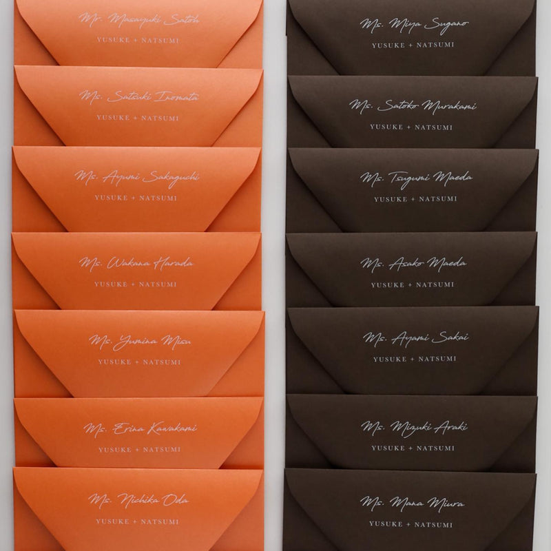 壁に並べて可愛い。スクエア封筒で作るウォールレターの飾り方